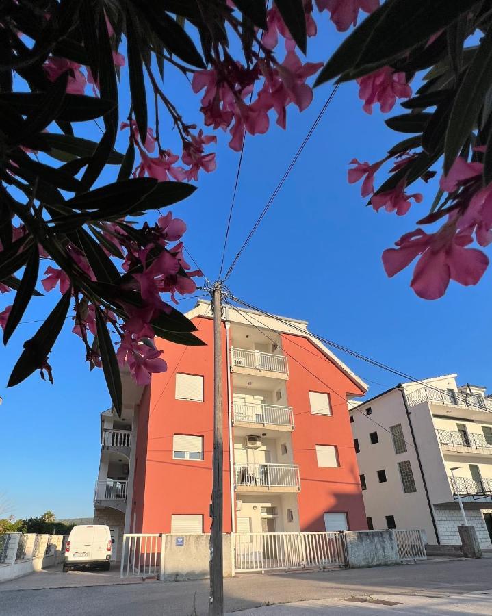 Apartments Zora Trogir Exterior photo